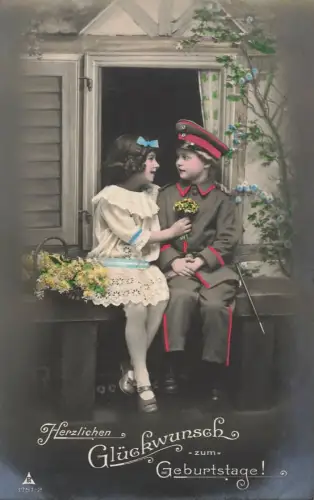 AK 1.WK Geburtstag kleiner Soldat Mädchen Blumen Patriotika Postkarte