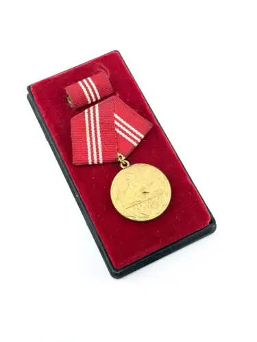 DDR Medaille für treue Dienste in den Kampfgruppen in Gold