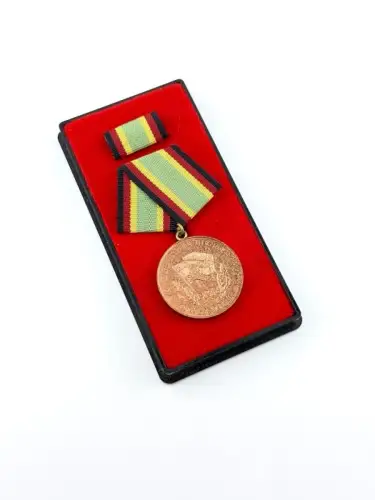 DDR Medaille für treue Dienste in der NVA in Bronze