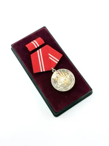 DDR Medaille für treue Dienste in den Kampfgruppen in Silber