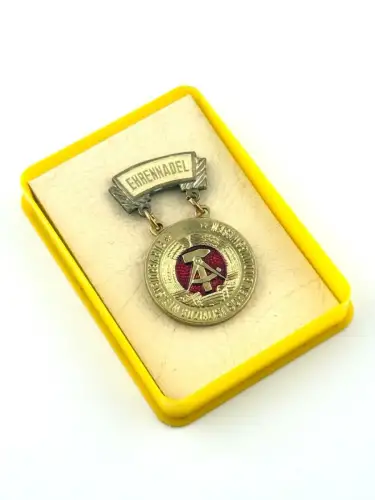 DDR Ehrennadel für Verdienste im sozialistischen Bildungswesen