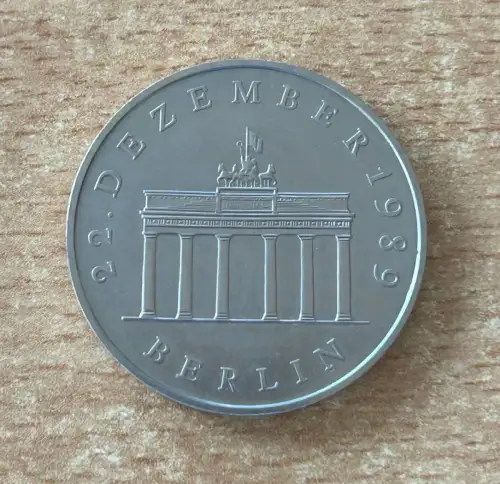 DDR 20 Mark Gedenkmünze "Brandenburger Tor Berlin" 1990
