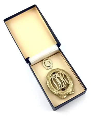 DDR Sportabzeichen der DDR Bereit zur Arbeit und zur Verteidigung in Gold