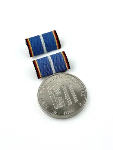 DDR Medaille langjährige Pflichterfüllung Stärkung der Landesverteidigung Silber
