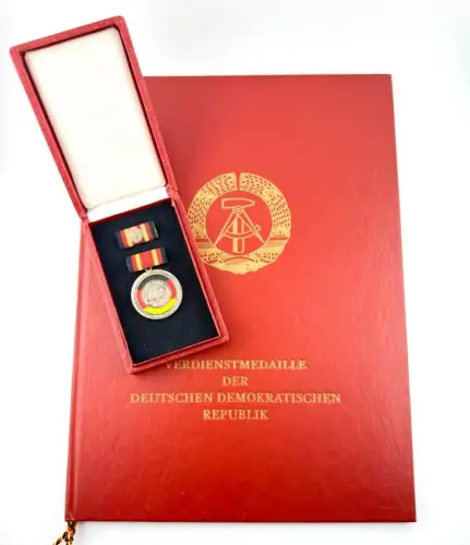 DDR Verdienstmedaille Deutsche Demokratischen Republik Urkunde 1979 Leuntant VP