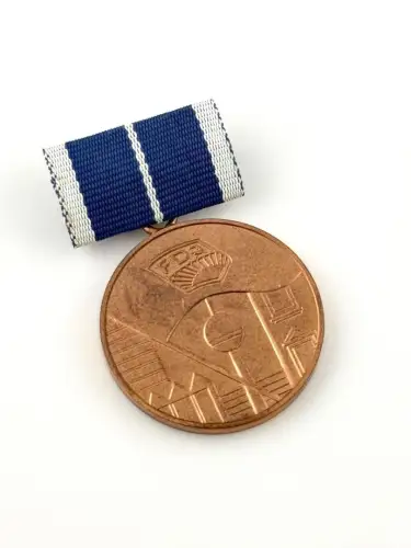 DDR FDJ Medaille Verdienste Zentralen Jugendobjekt FDJ-Initiative Berlin Bronze