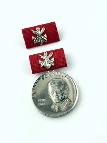 DDR GST Ernst-Schneller-Medaille in Silber