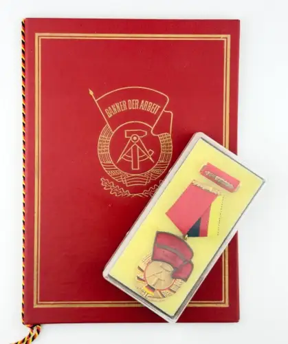 DDR Orden Banner der Arbeit Stufe II Urkunde 1985