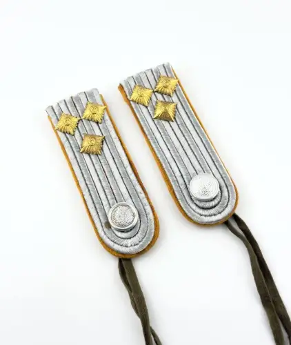 DDR NVA Schulterklappen Nachrichten Oberleutnant