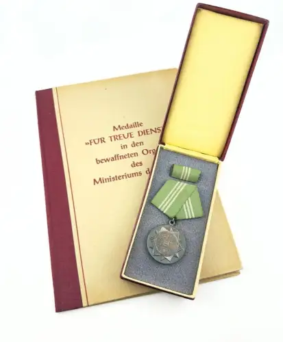 DDR Medaille Treue Dienste MdI Silber Urkunde 1961 DP-Meister Volkspolizei