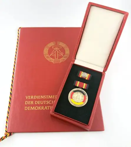 DDR Verdienstmedaille der Deutschen Demokratischen Republik Urkunde 1983