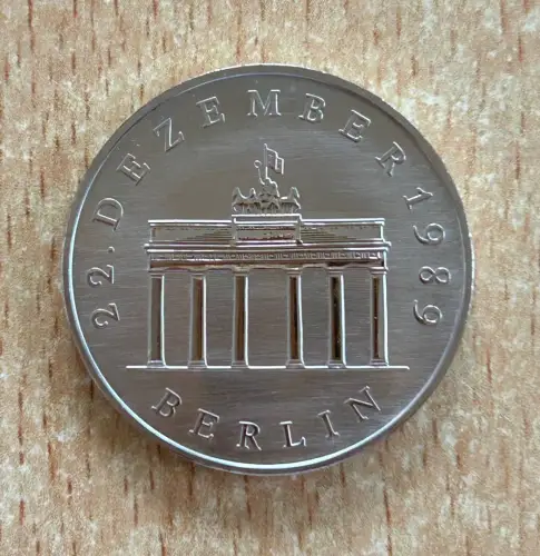 DDR 20 Mark Gedenkmünze "Brandenburger Tor Berlin" 1990
