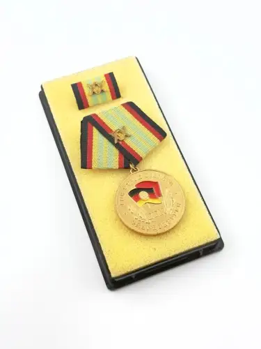 DDR Medaille für treue Dienste in den Grenztruppen der DDR in Gold für 20 Jahre