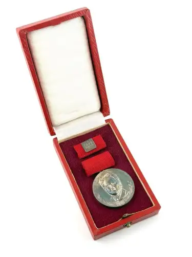 DDR FDGB Fritz-Heckert-Medaille Für Große Verdienste in der Gewerkschaft Silber