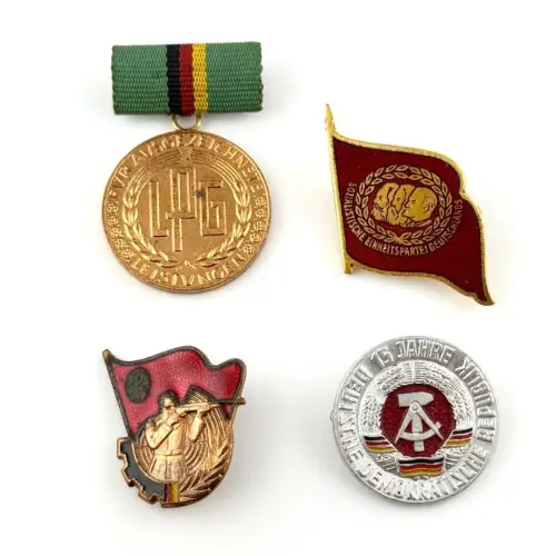 DDR Konvolut 4 Stück Abzeichen Orden Medaillen East German Badge NVA MdI SED #9