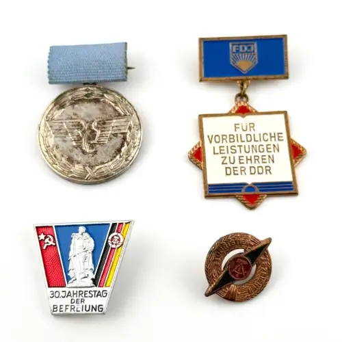 DDR Konvolut 4 Stück Abzeichen Orden Medaillen East German Badge NVA MdI SED #15