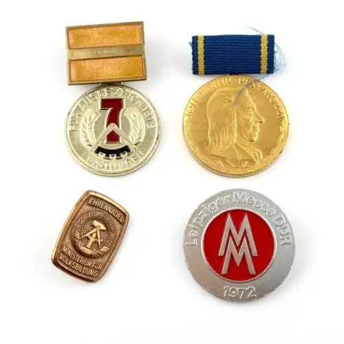DDR Konvolut 4 Stück Abzeichen Orden Medaillen East German Badge NVA MdI SED #10