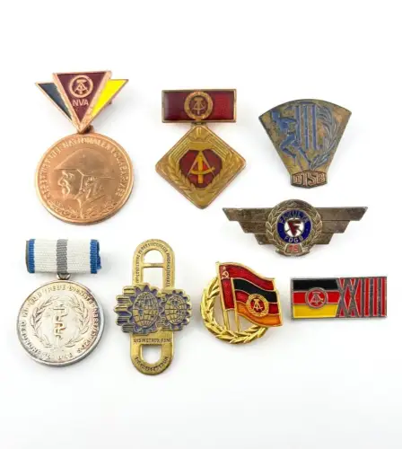 DDR Konvolut 8 Stück Abzeichen Orden Medaillen East German Badge NVA MdI SED #20