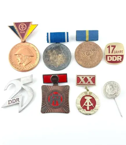DDR Konvolut 8 Stück Abzeichen Orden Medaillen East German Badge NVA MdI SED #19