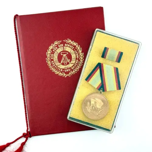 DDR NVA Medaille für treue dienste in der NVA Bronze Urkunde Oberfähnrich 1988