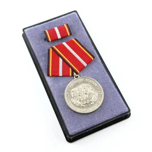 DDR NVA Verdienstmedaille der Nationalen Volksarmee in Silber Bartel Nr. 146i
