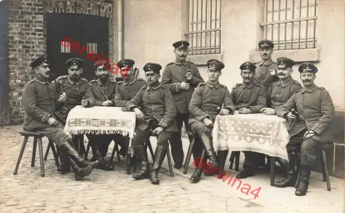 Fotokarte 1.WK Deutsche Soldaten Schulterklappe 53 feiern EK-2 Verleihung