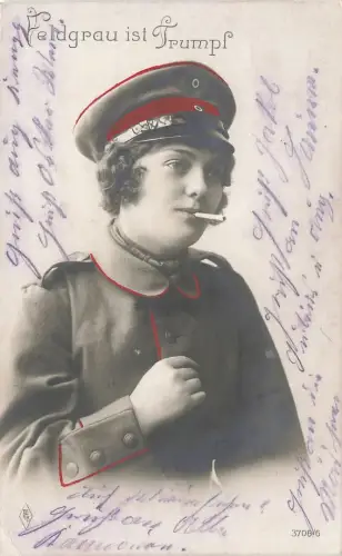AK 1.WK Feldgrau ist Trumpf Frauenportrait Zigarette 1915 Patriotika Postkarte