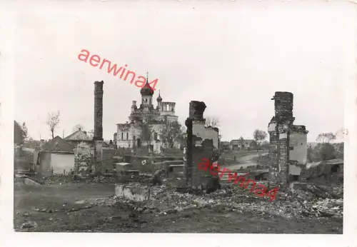 Deutsche LKW an russ. Kathedrale in Ulla Witebesk Weißrussland Ostfront