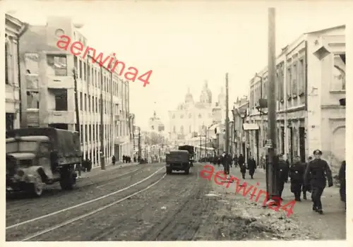 Deutsche LKW auf Hauptstrasse zur Kathedrale Smolensk Russland Ostfront