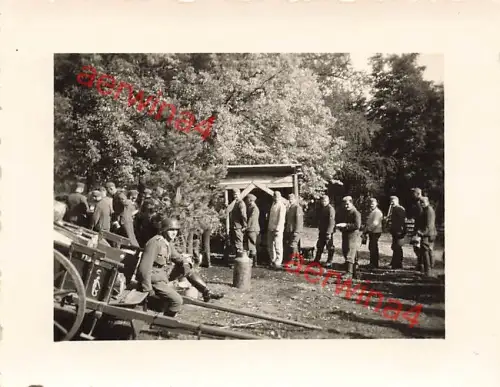 Feldküchenwagen mit unbekannten Divisionszeichen ??? an der Gulaschkanone