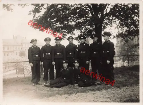 Gruppenfoto deutsche Panzer Soldaten mit Barett in Kamenz Sachsen Großfoto