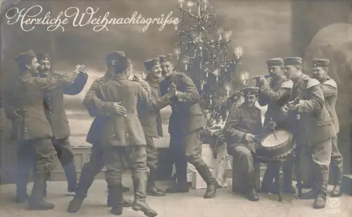 AK 1.WK Weihnachtsgrüße Soldaten Weihnachtsfeier Weihnachtsbaum 1915 Patriotika