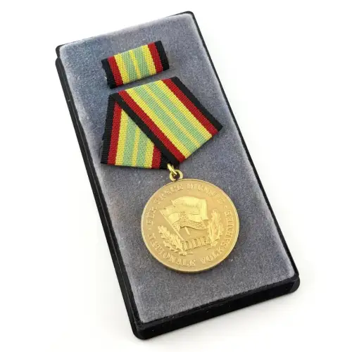 DDR NVA Medaille für treue Dienste in der Nationalen Volksarmee in Gold