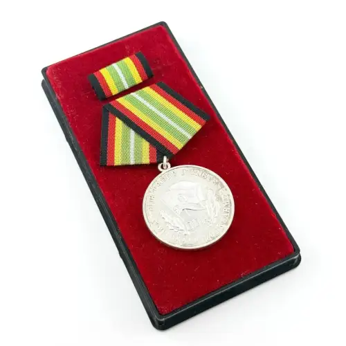 DDR NVA Medaille für treue Dienste in der Nationalen Volksarmee in Silber