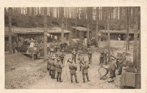 AK 1.WK Rössnersdorf Platzmusik Militärlager Soldaten 1917 Patriotika Postkarte