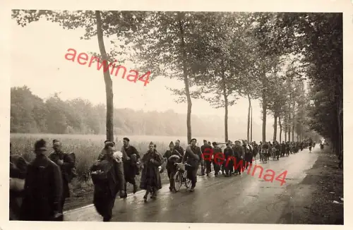 Franz. Soldaten gehen in Gefangenschaft bei Arras Frankreich