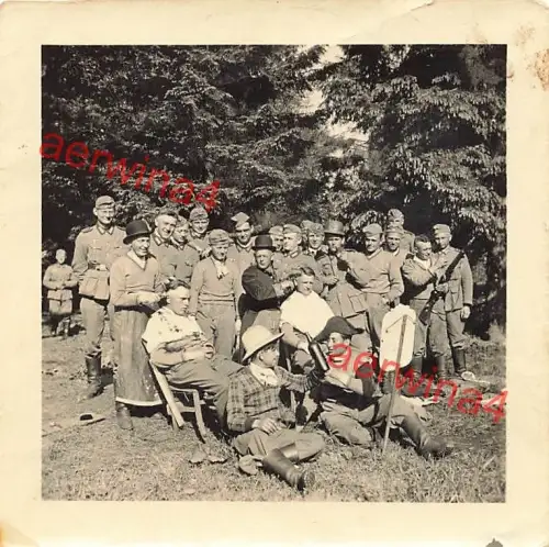 Kriegsschnitt schneiden Feldfriseur deutsche Soldaten Albertkanal Belgien