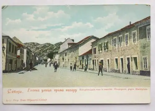 [Ansichtskarte] Montenegro. Cetinje.  Hauptgasse gegen Marktplatz. Rue principale vers le marché. Главна улица према пазapy 

Risto Biljanović-Cetinje um 1900. 