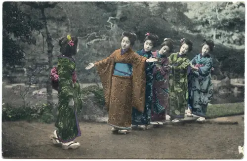 Kiautschou 1913 AK Mädchen in Kimonos Tsingtau Gr. Hafen Schöningen / 230