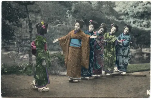 Kiautschou 1913 AK Mädchen in Kimonos Tsingtau Gr. Hafen Schöningen / 230