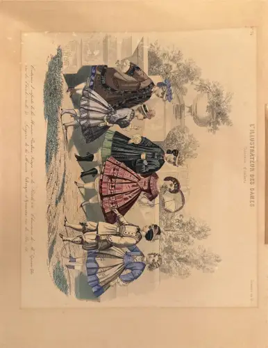 Kolorierter Stich, Modegrafik Kinderkostüme, L’Illustrateur des Dames, Papier vergilbt