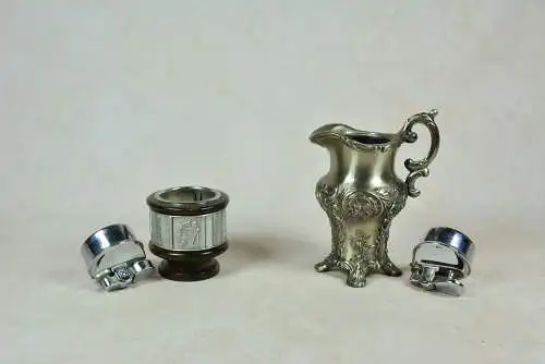 Set aus 2 Vintage Zinn-Tischfeuerzeugen, Wikinger-Motiv & Milchkrug, 1960er Jahre