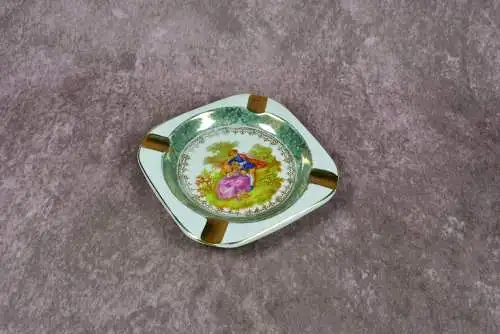  Vintage Limoges Aschenbecher mit Rokoko-Motiv, Mitte 20. Jahrhundert  