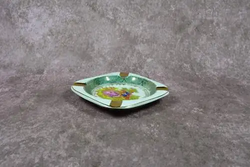 Vintage Limoges Aschenbecher mit Rokoko-Motiv, Mitte 20. Jahrhundert  