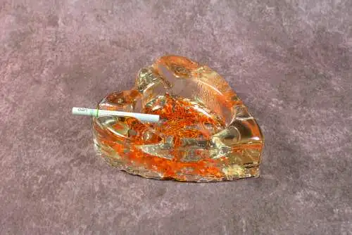 Aschenbecher Herzform mit Mosaikeffekt  