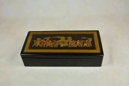 Schmuckdose mit chinesischem Paradenmotiv, lackiert  