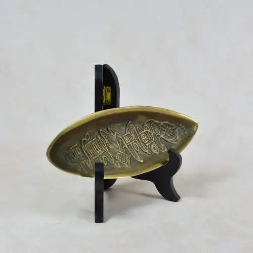 Messing Schale Bootsform mit orientalischen Zeichen  