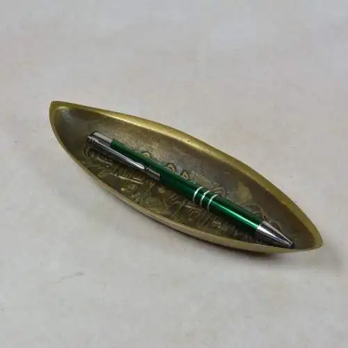 Messing Schale Bootsform mit orientalischen Zeichen  