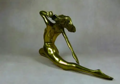 Messingfigur Nackte Frau im Art-Déco-Stil 