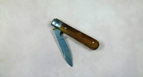 Taschenmesser mit Holzgriff 